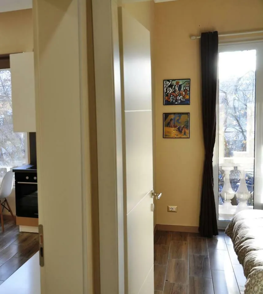 2V1 - Blloku Mac Apartman Tirana