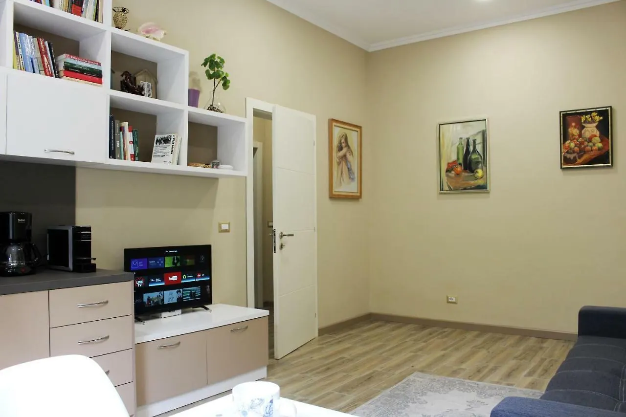 2V1 - Blloku Mac Apartman Tirana