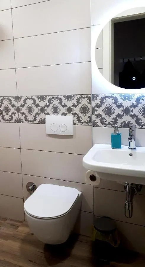 2V1 - Blloku Mac Apartman Tirana Albánia